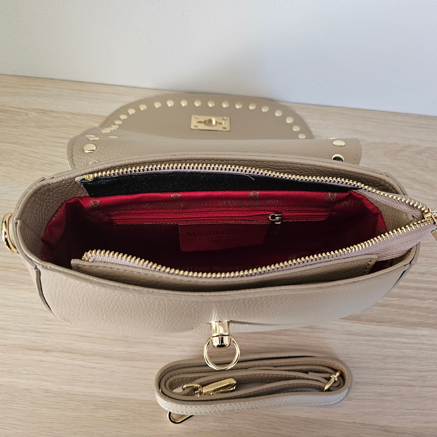 Massimo Contti Luxury Brand - Ítalskur handtaska, leður með pinnar